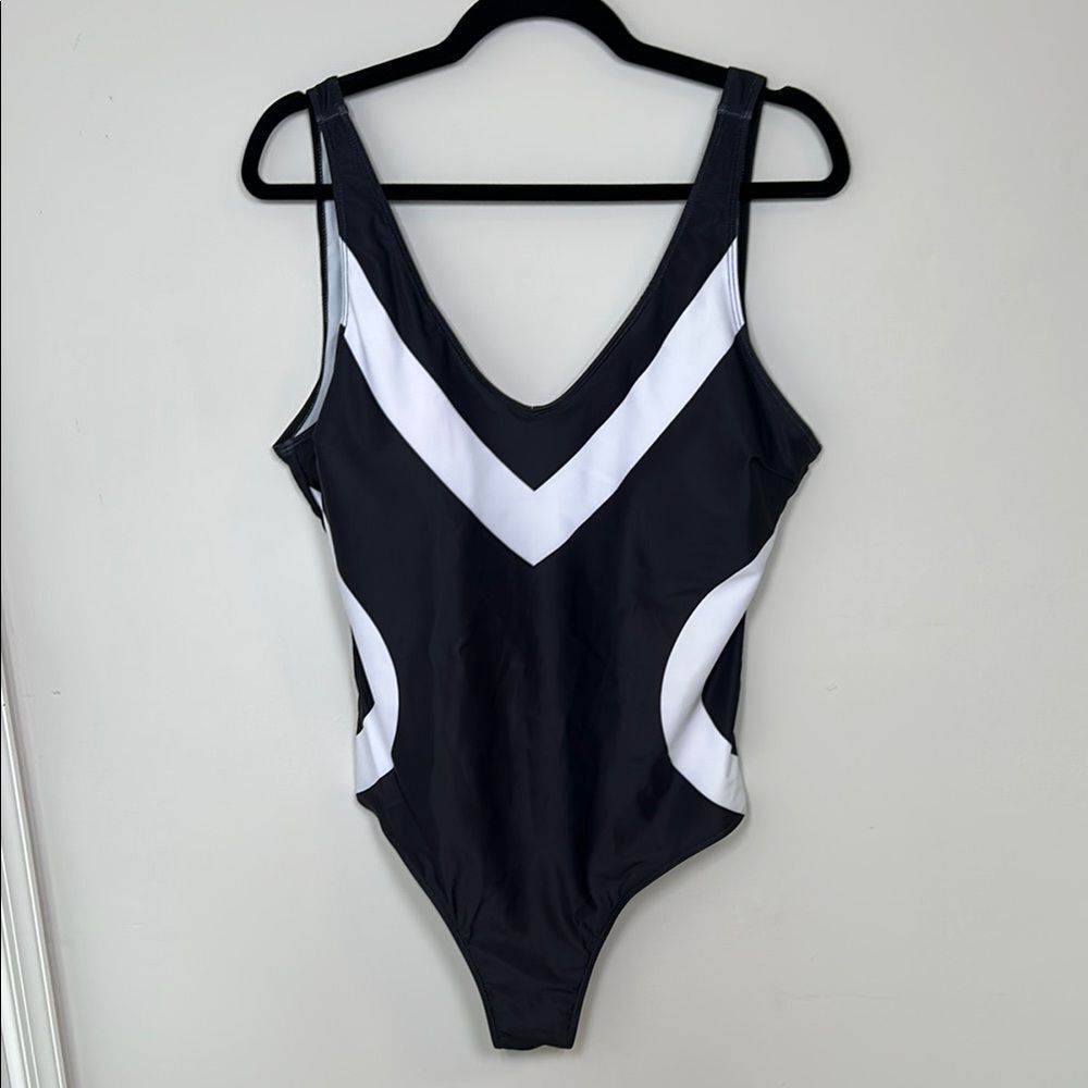 New Black and White One-Piece Illusion Slimming Swimsuit XL